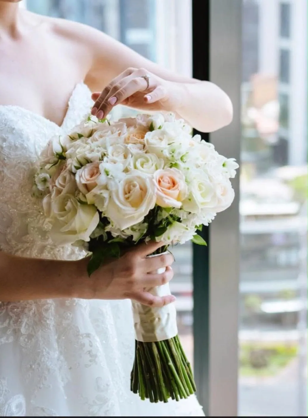 Ramo de novia con diseño floral artesanal