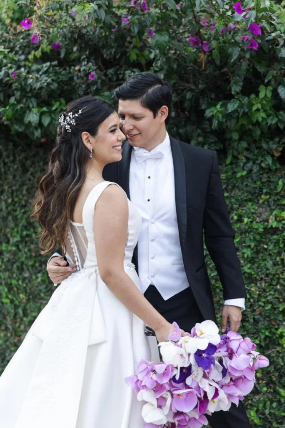 Ramo de novia con diseño floral artesanal