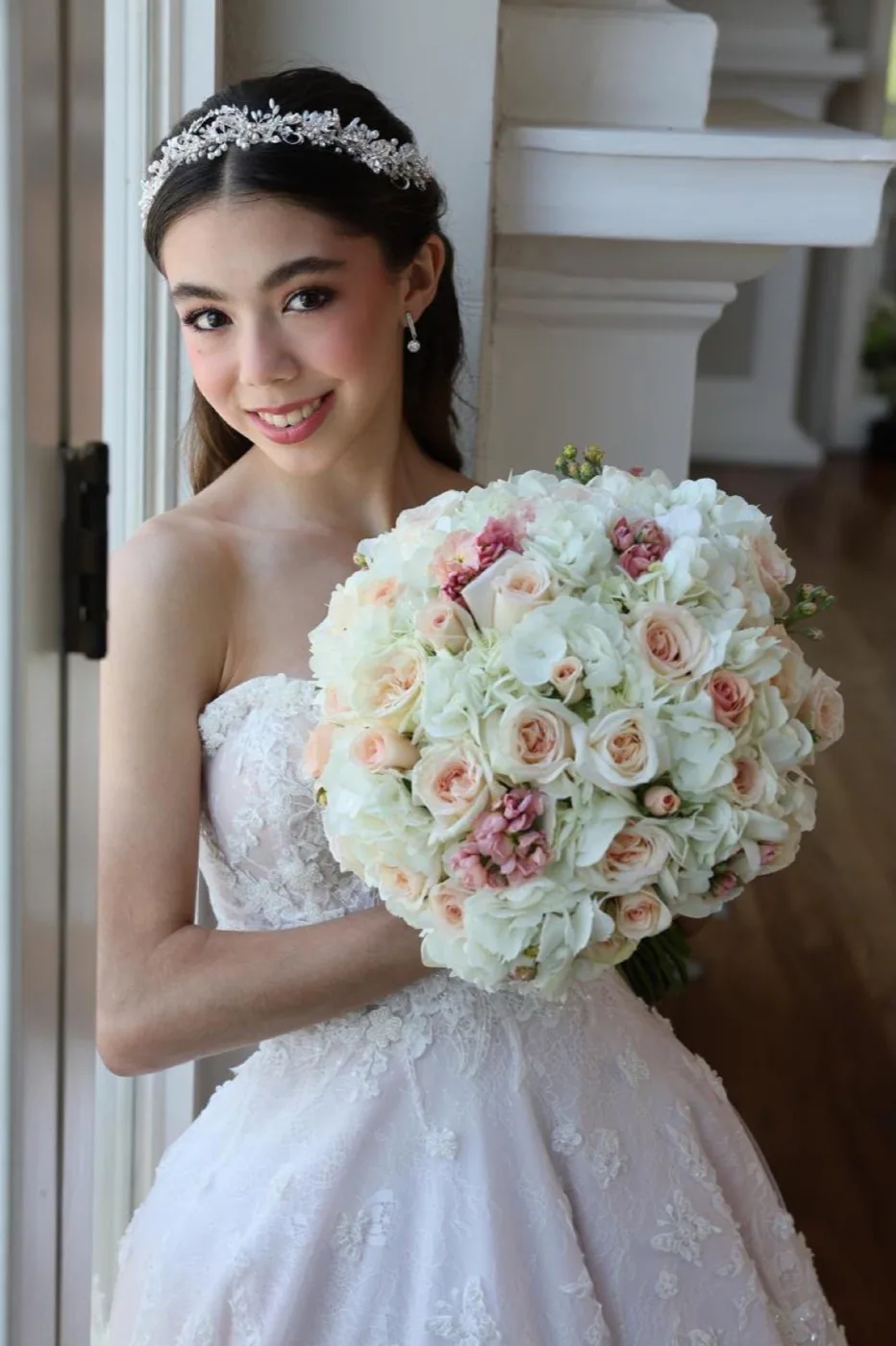 Ramo de novia con diseño floral artesanal