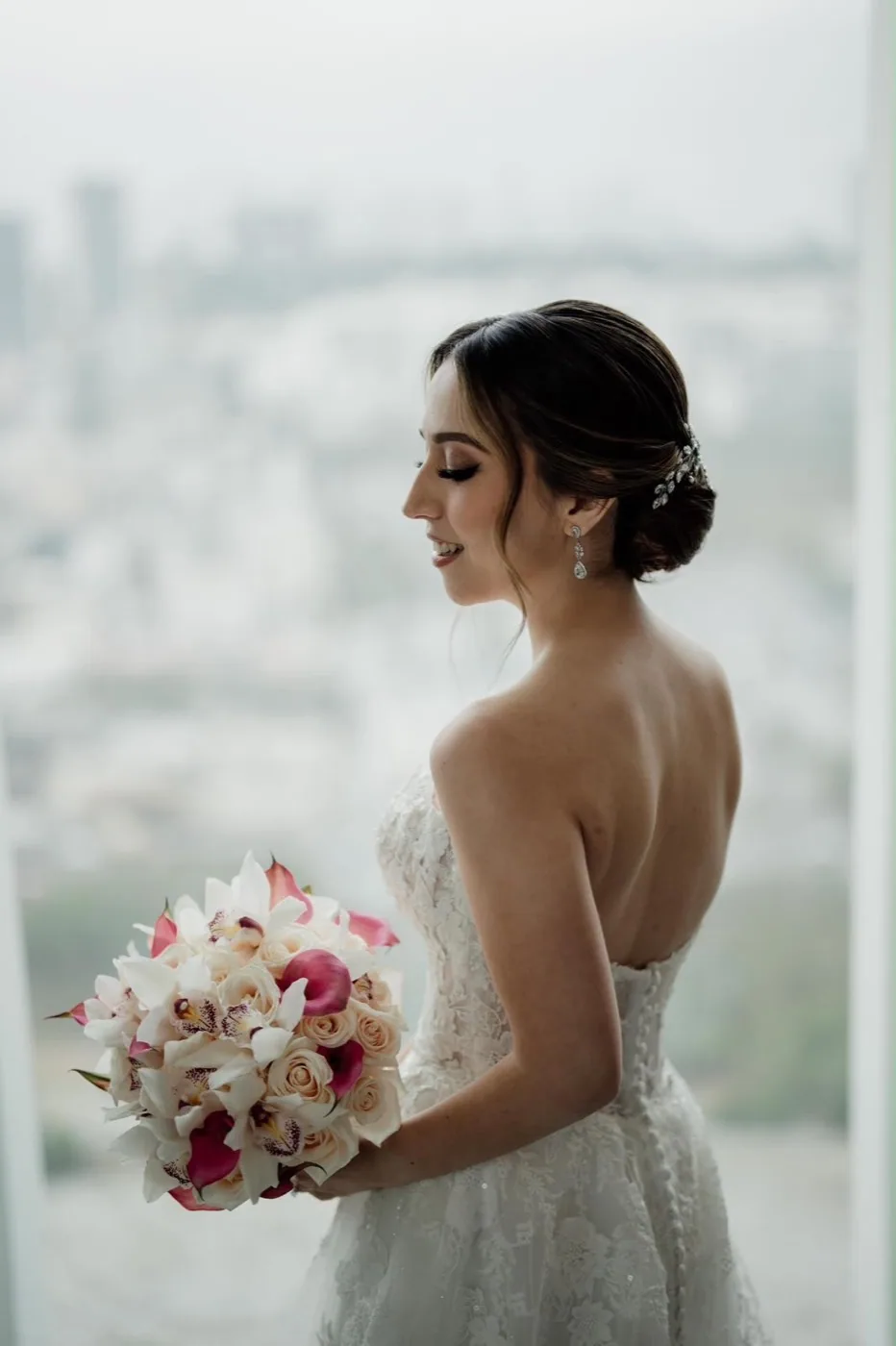 Ramo de novia con diseño floral artesanal