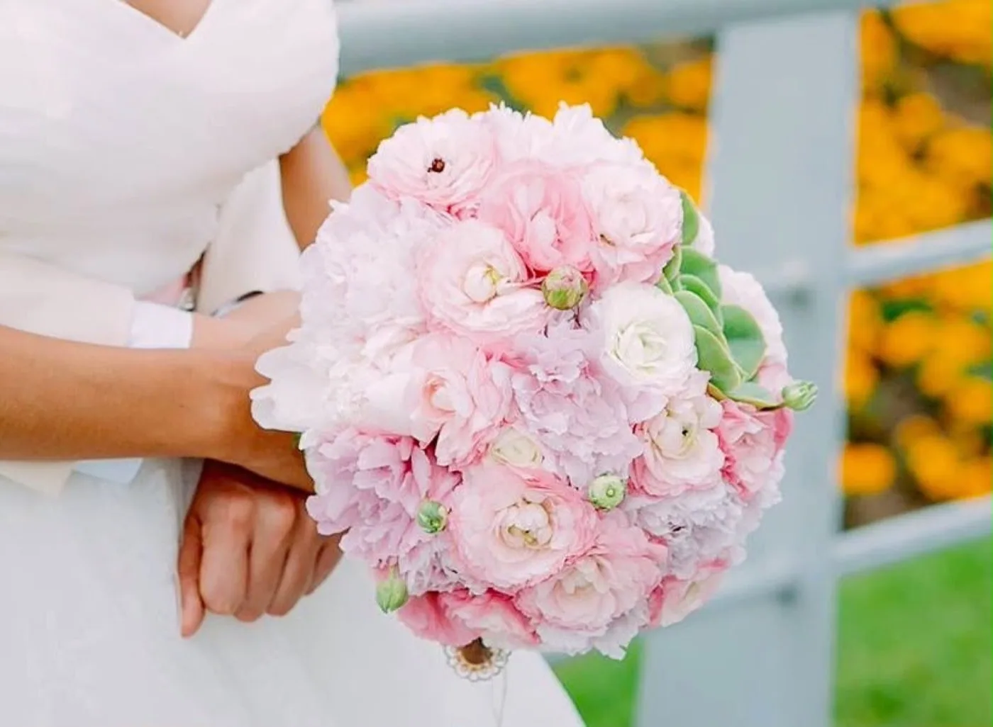 Ramo de novia con diseño floral artesanal
