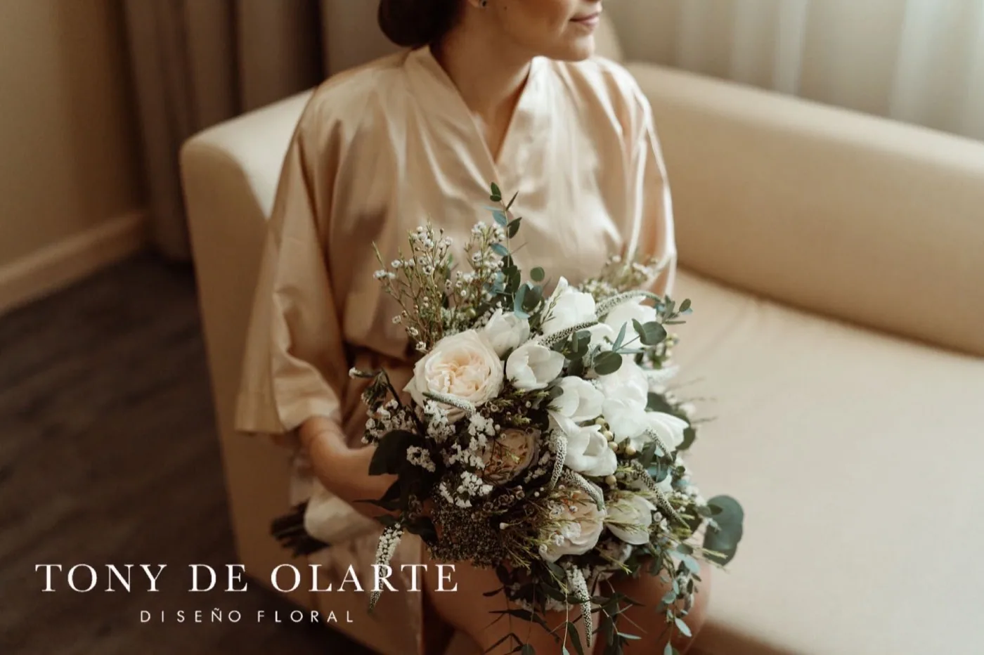 Ramo de novia con diseño floral artesanal