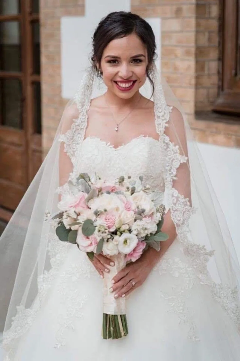 Ramo de novia con diseño floral artesanal