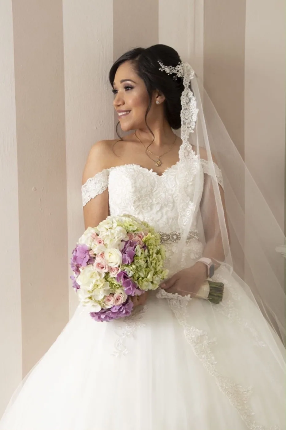 Ramo de novia con diseño floral artesanal