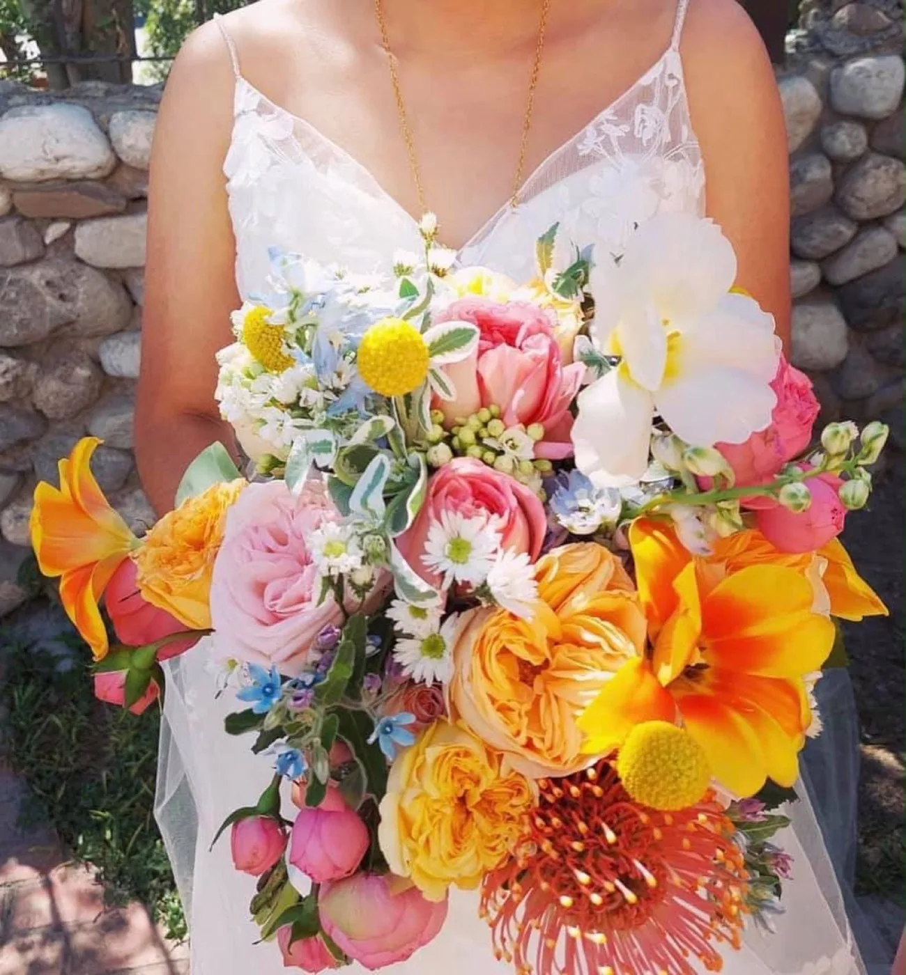 Ramo de novia con diseño floral artesanal