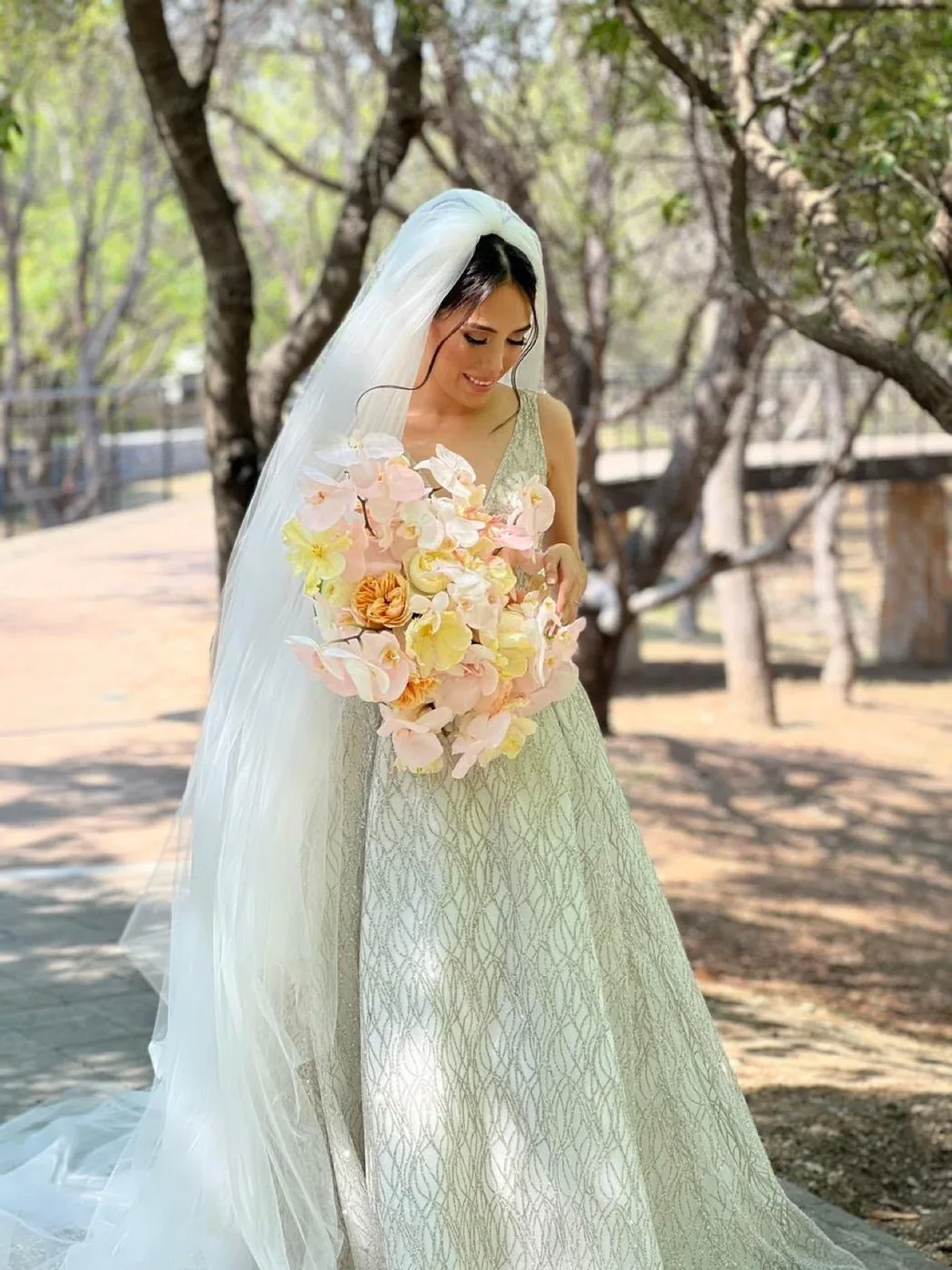 Ramo de novia con diseño floral artesanal